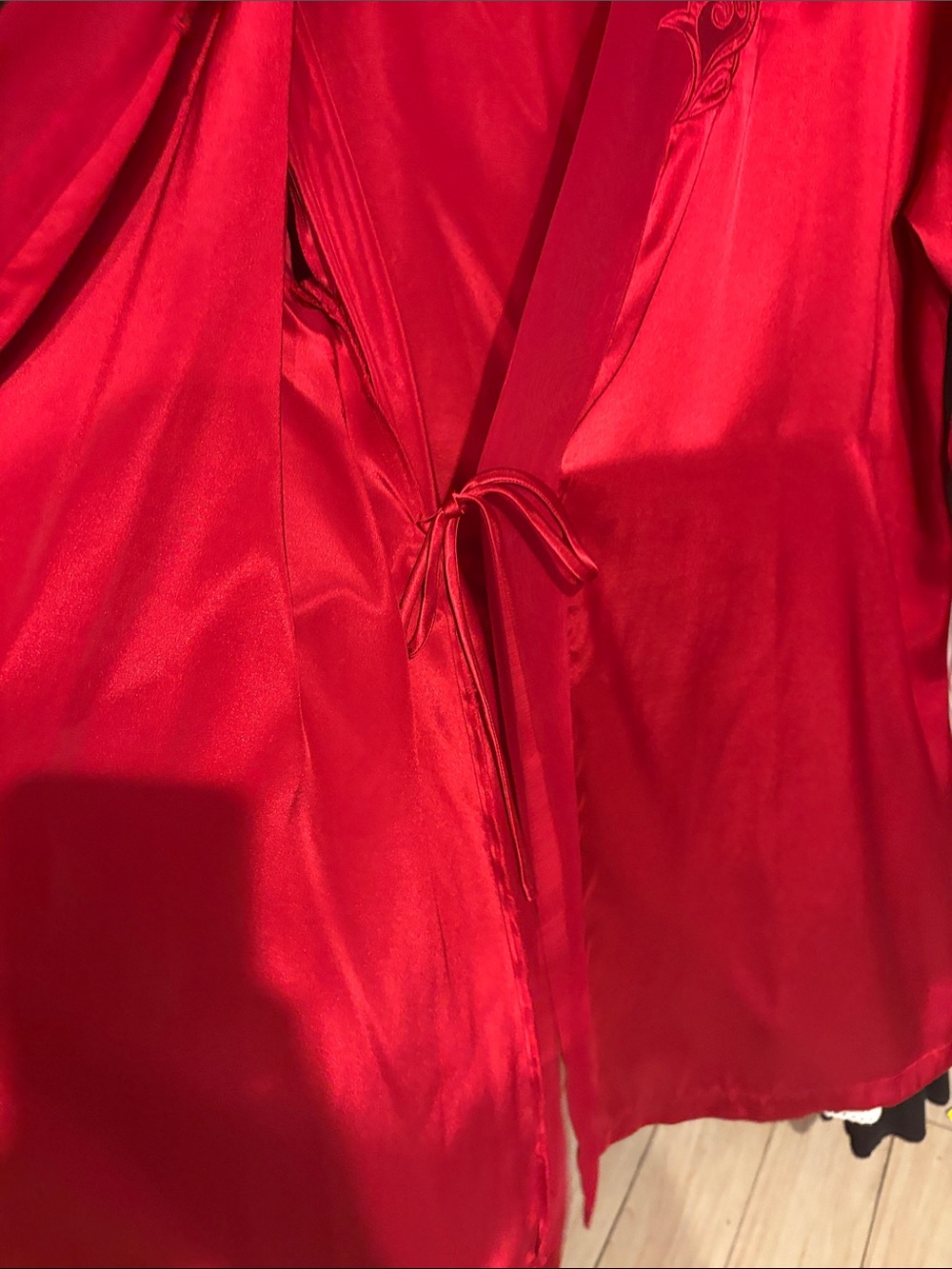 VINTAGE LINGERIE & Co Red Satin Women's Robe with Embroidered Detail and organza - Picture 6 of 9